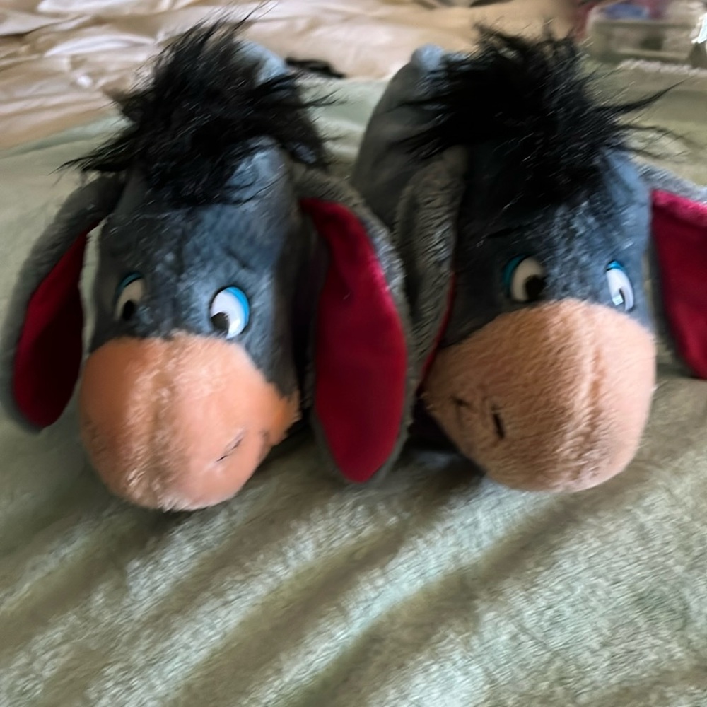 Vintage Women’s Disney Eeyore slippers Size 7-8